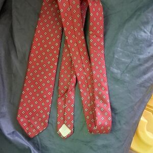 Brooks Brothers Red Geometric Men's Tie